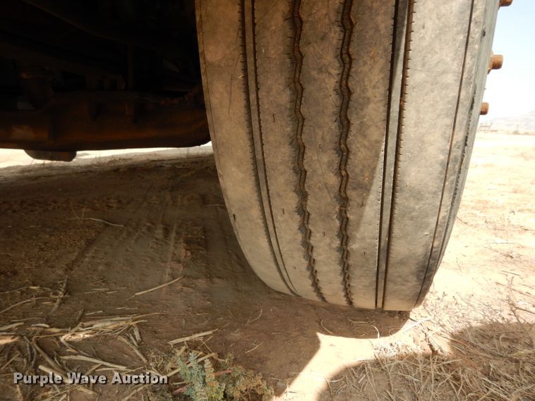 image for item DJ6532 2010 Peterbilt 387  semi truck