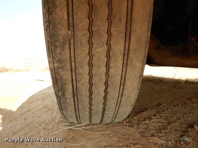 image for item DJ6532 2010 Peterbilt 387  semi truck