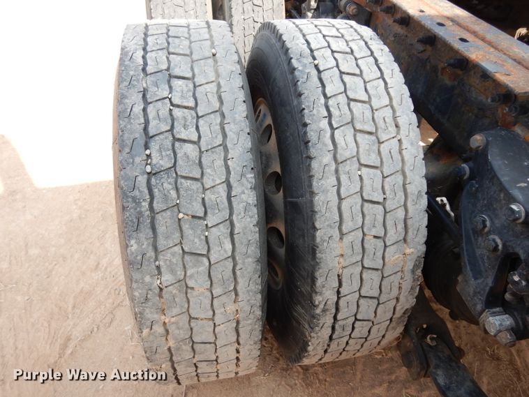 image for item DJ6532 2010 Peterbilt 387  semi truck