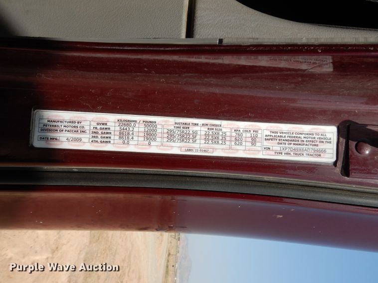 image for item DJ6532 2010 Peterbilt 387  semi truck