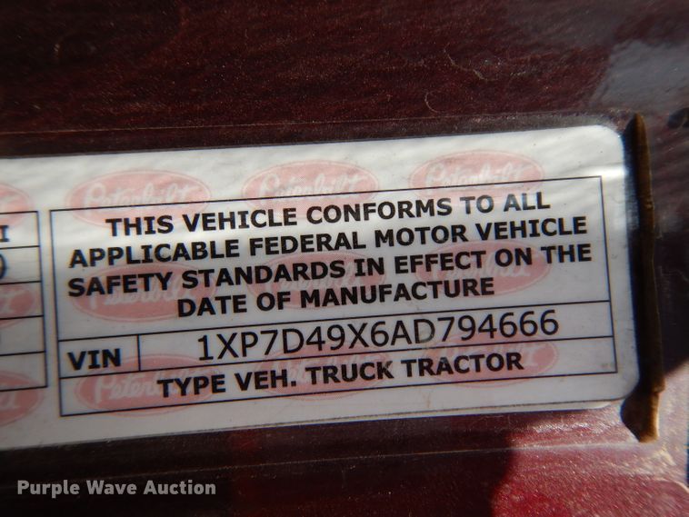 image for item DJ6532 2010 Peterbilt 387  semi truck