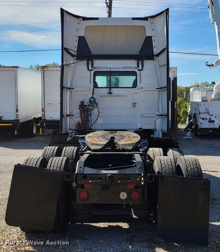 image for item DY9950 2014 Volvo VN  semi truck