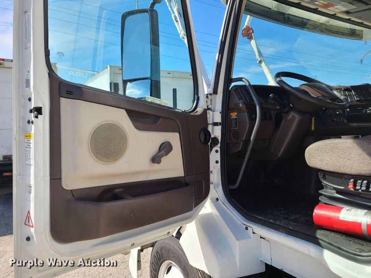 image for item DY9950 2014 Volvo VN  semi truck