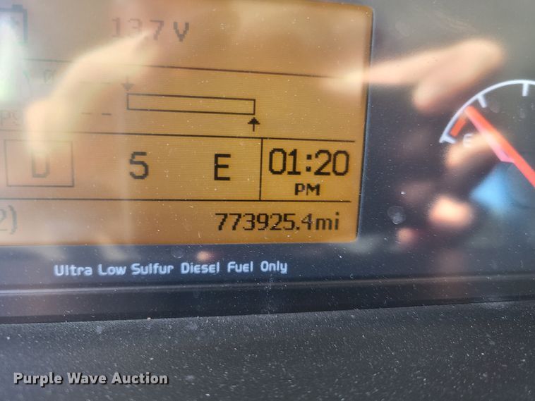 image for item DY9950 2014 Volvo VN  semi truck