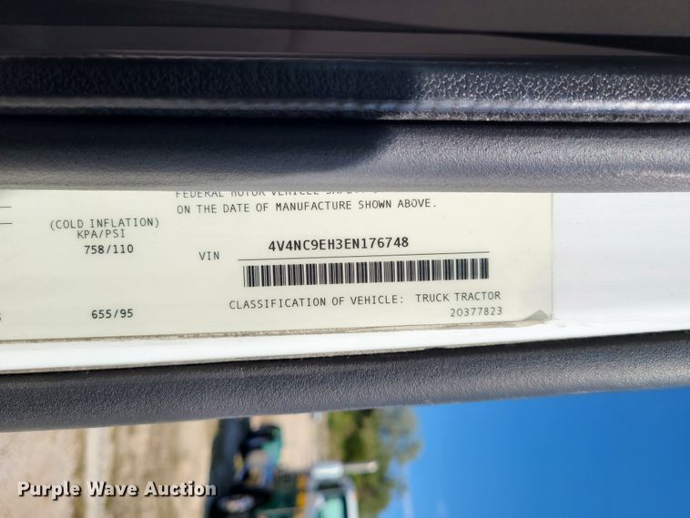 image for item DY9950 2014 Volvo VN  semi truck