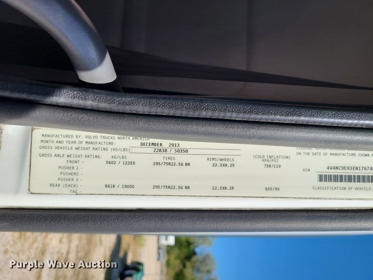 image for item DY9950 2014 Volvo VN  semi truck