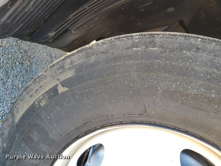 image for item DY9950 2014 Volvo VN  semi truck