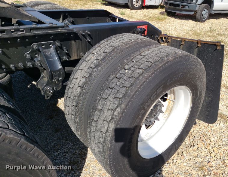 image for item DY9950 2014 Volvo VN  semi truck