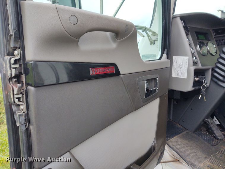 image for item EQ9420 2017 Kenworth T370  truck cab and chassis
