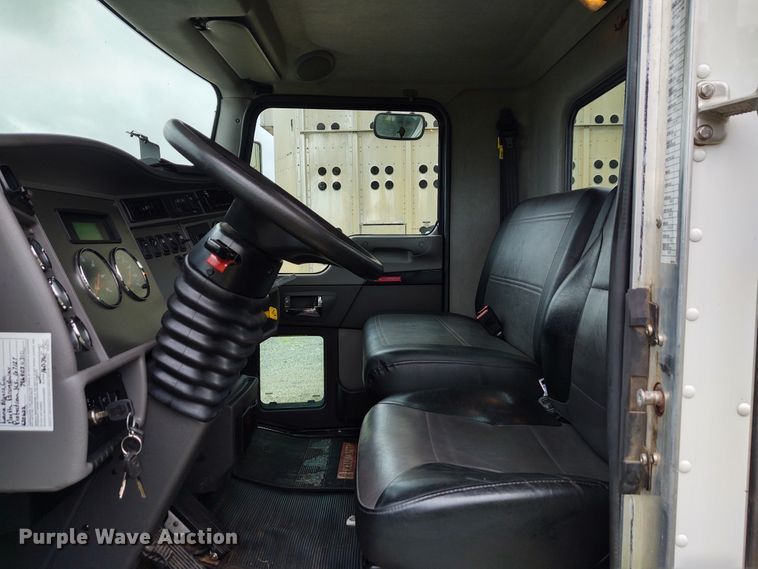 image for item EQ9420 2017 Kenworth T370  truck cab and chassis