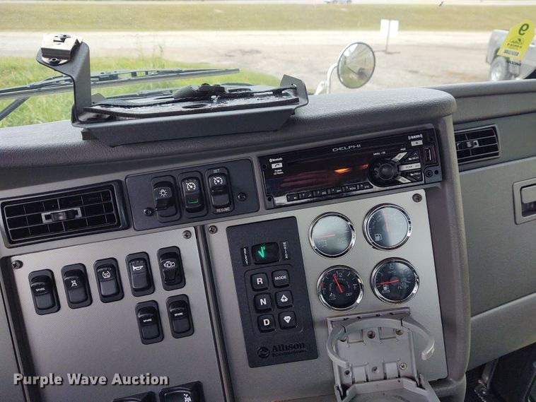 image for item EQ9420 2017 Kenworth T370  truck cab and chassis