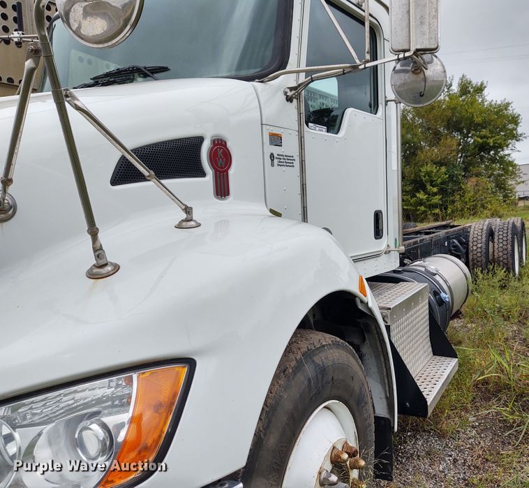 image for item EQ9420 2017 Kenworth T370  truck cab and chassis