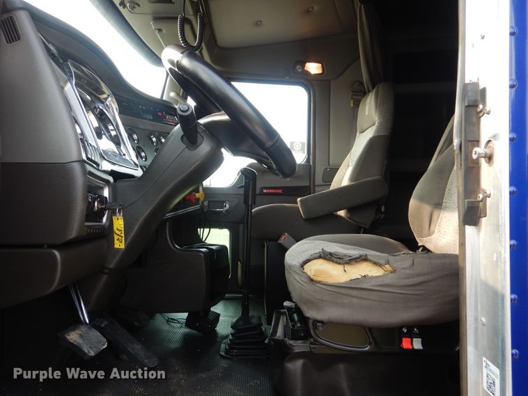 image for item GM9178 2012 Kenworth T660  semi truck