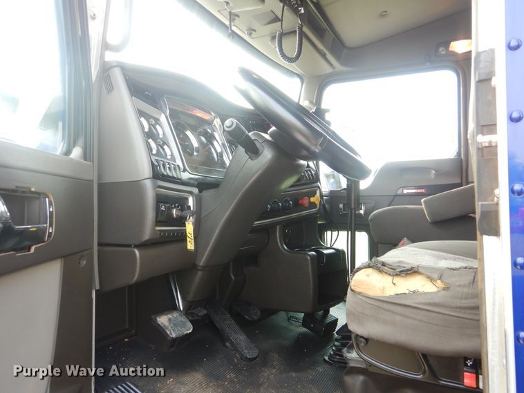 image for item GM9178 2012 Kenworth T660  semi truck