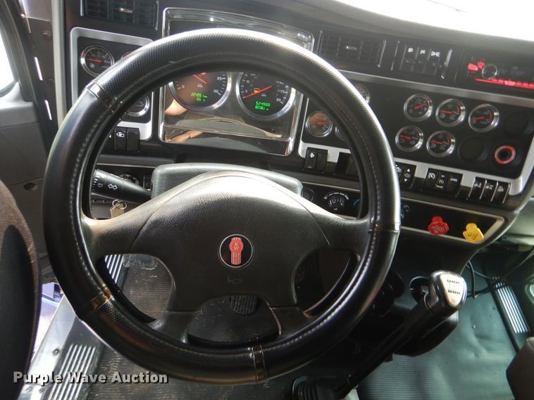 image for item GM9178 2012 Kenworth T660  semi truck