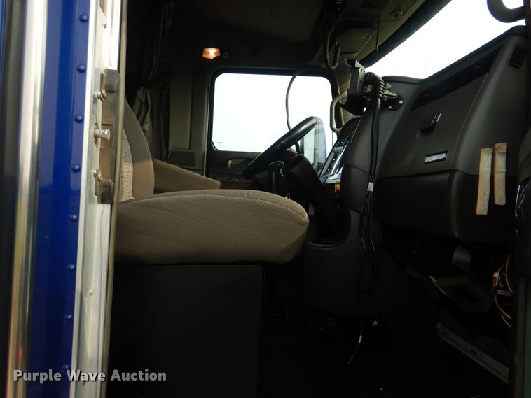 image for item GM9178 2012 Kenworth T660  semi truck