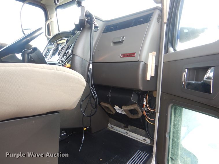 image for item GM9178 2012 Kenworth T660  semi truck