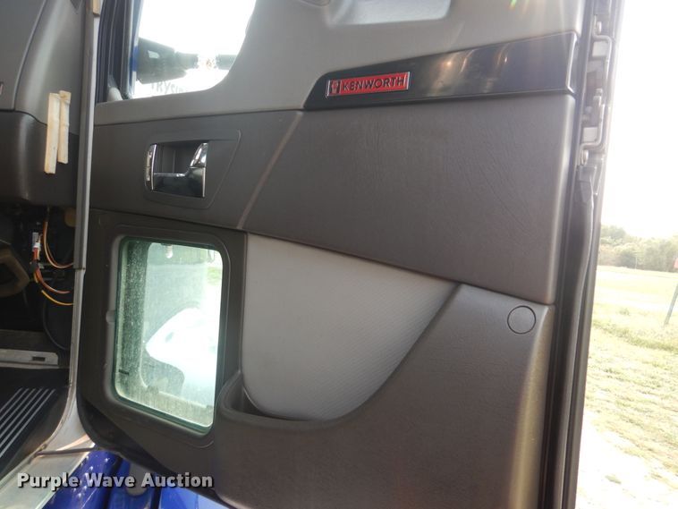 image for item GM9178 2012 Kenworth T660  semi truck