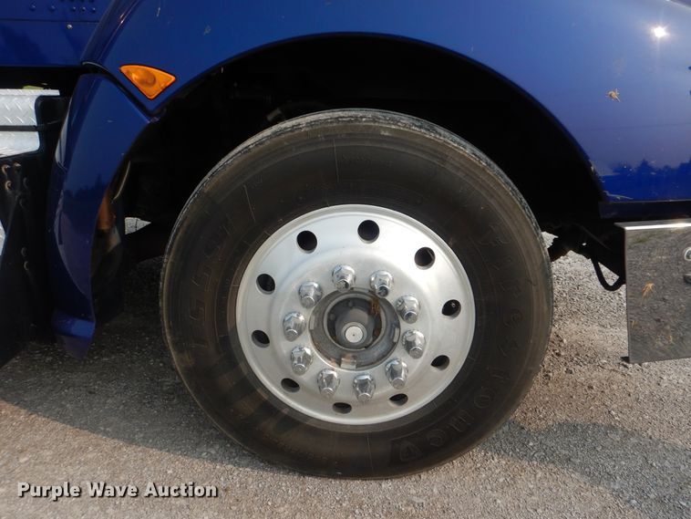 image for item GM9178 2012 Kenworth T660  semi truck