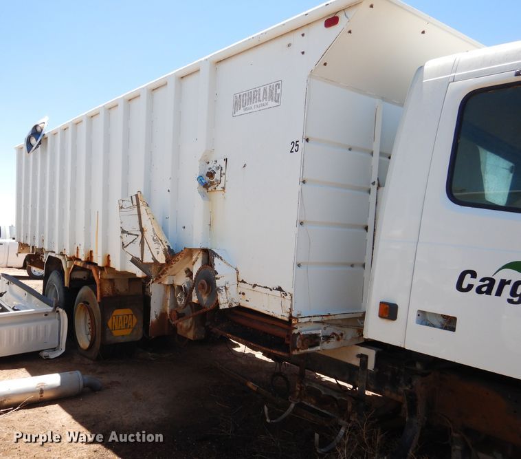 image for item GN9918 2004 Volvo  feed delivery truck