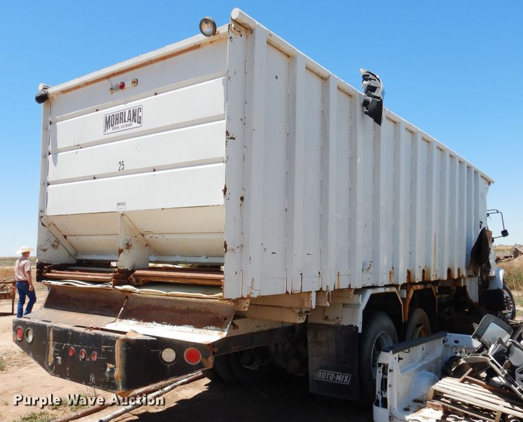 image for item GN9918 2004 Volvo  feed delivery truck