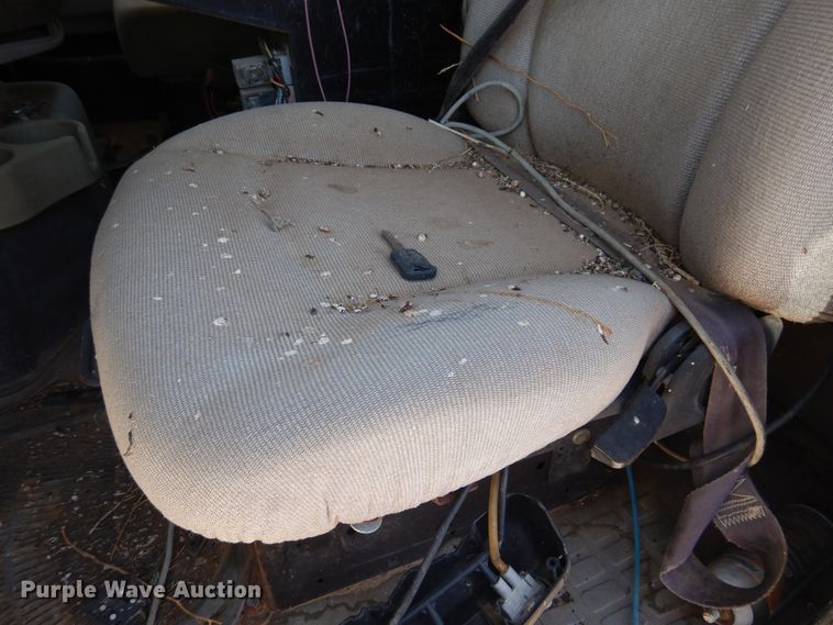 image for item GN9918 2004 Volvo  feed delivery truck