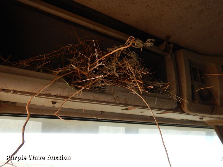 image for item GN9918 2004 Volvo  feed delivery truck