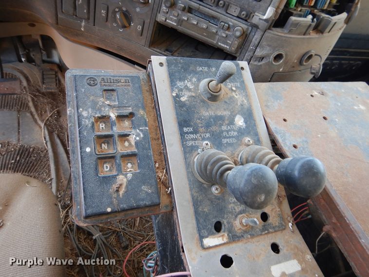 image for item GN9918 2004 Volvo  feed delivery truck