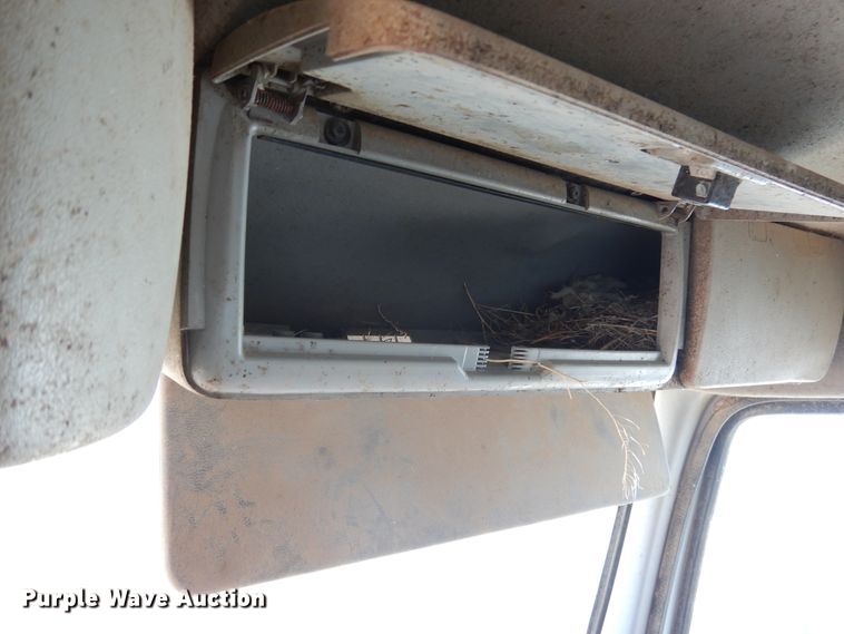 image for item GN9918 2004 Volvo  feed delivery truck