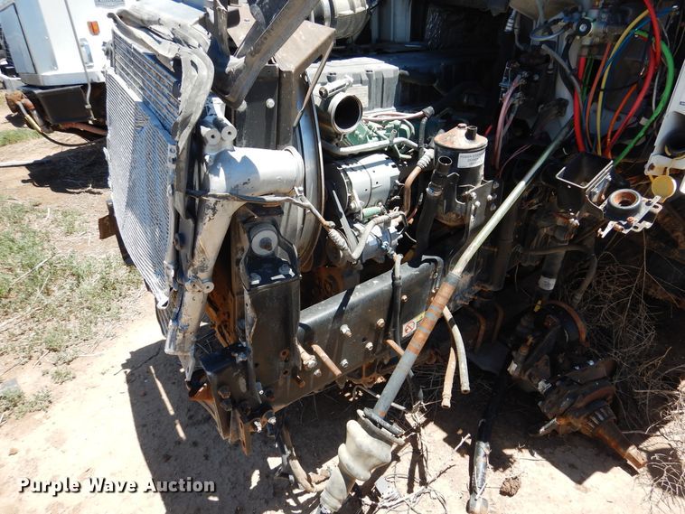 image for item GN9918 2004 Volvo  feed delivery truck