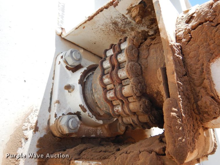 image for item GN9918 2004 Volvo  feed delivery truck