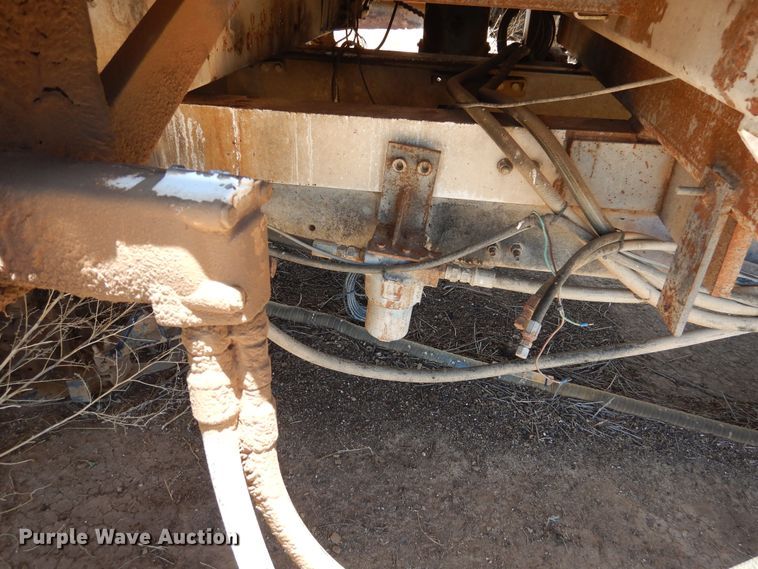 image for item GN9918 2004 Volvo  feed delivery truck