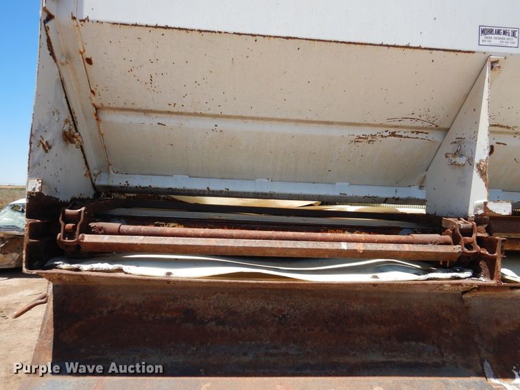 image for item GN9918 2004 Volvo  feed delivery truck