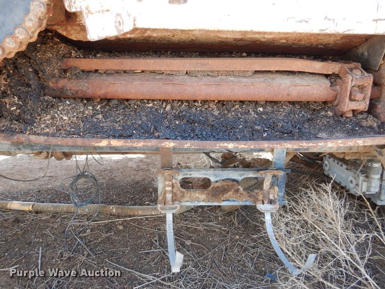 image for item GN9918 2004 Volvo  feed delivery truck