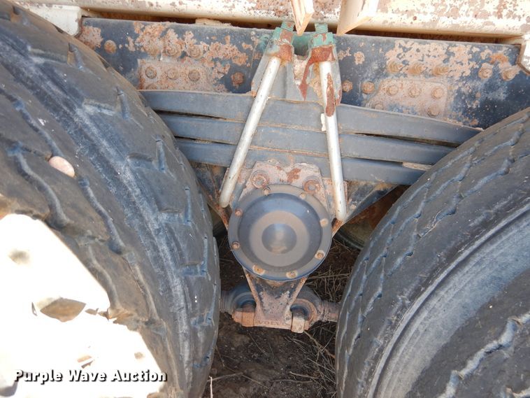 image for item GN9918 2004 Volvo  feed delivery truck