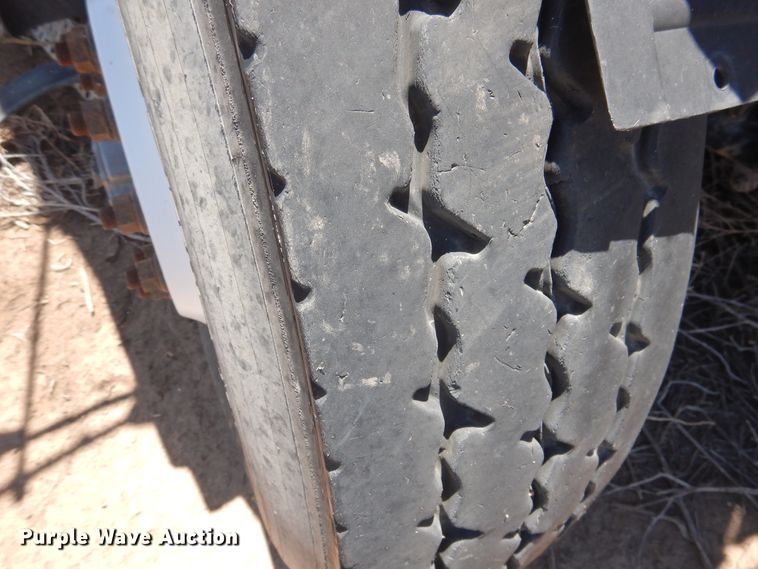 image for item GN9918 2004 Volvo  feed delivery truck