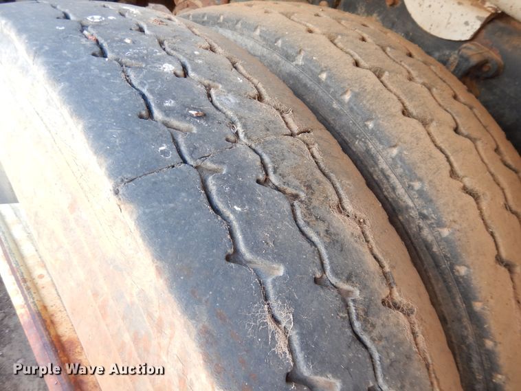 image for item GN9918 2004 Volvo  feed delivery truck