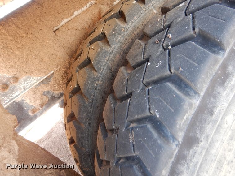 image for item GN9918 2004 Volvo  feed delivery truck