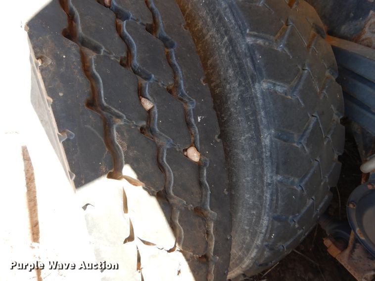 image for item GN9918 2004 Volvo  feed delivery truck