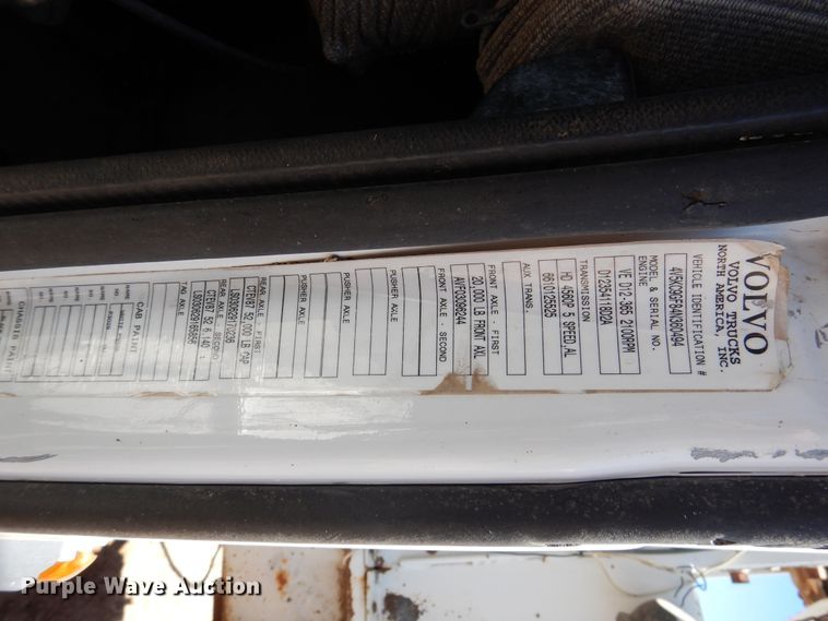 image for item GN9918 2004 Volvo  feed delivery truck