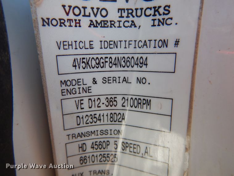 image for item GN9918 2004 Volvo  feed delivery truck