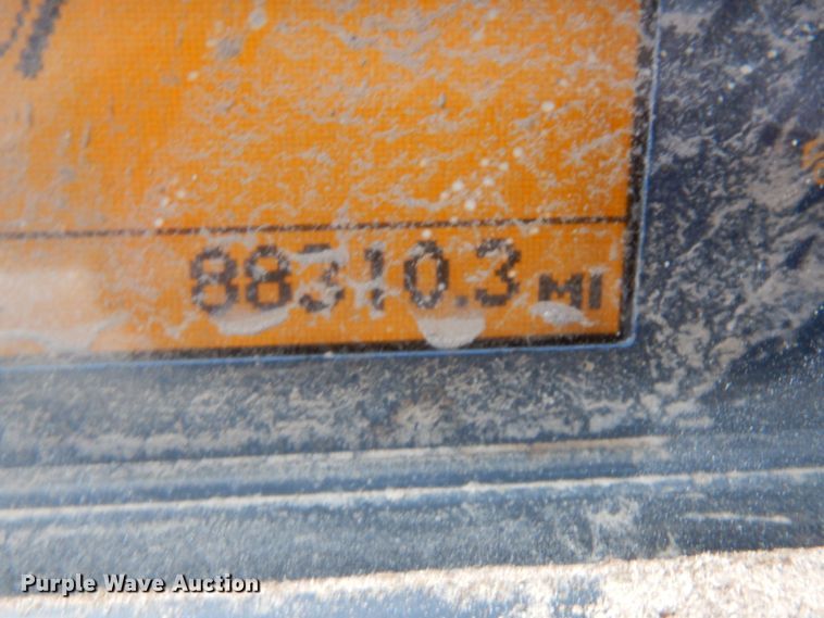 image for item GN9927 2004 Volvo VHD  truck cab and chassis