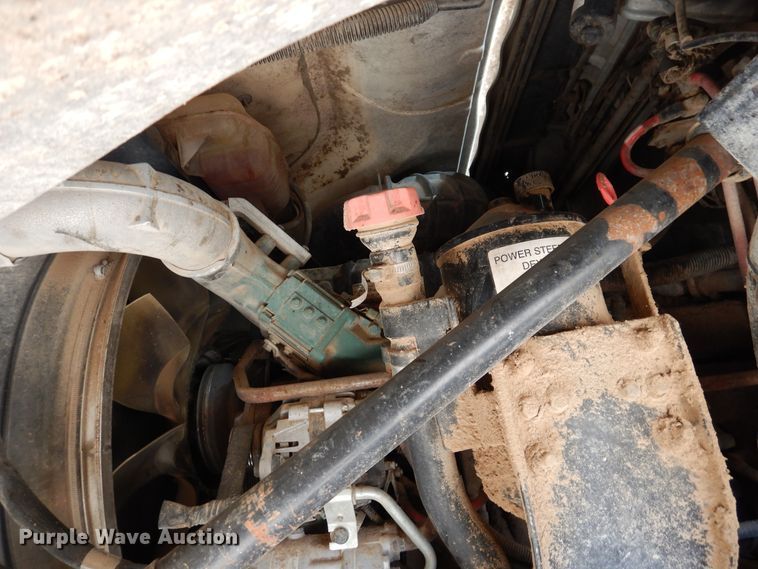 image for item GN9927 2004 Volvo VHD  truck cab and chassis