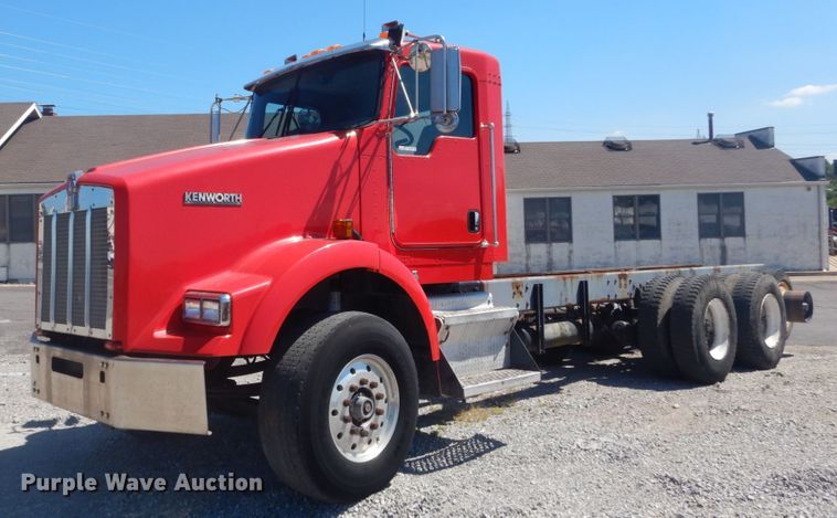 image for item GR9731 2003 Kenworth T800  truck cab and chassis