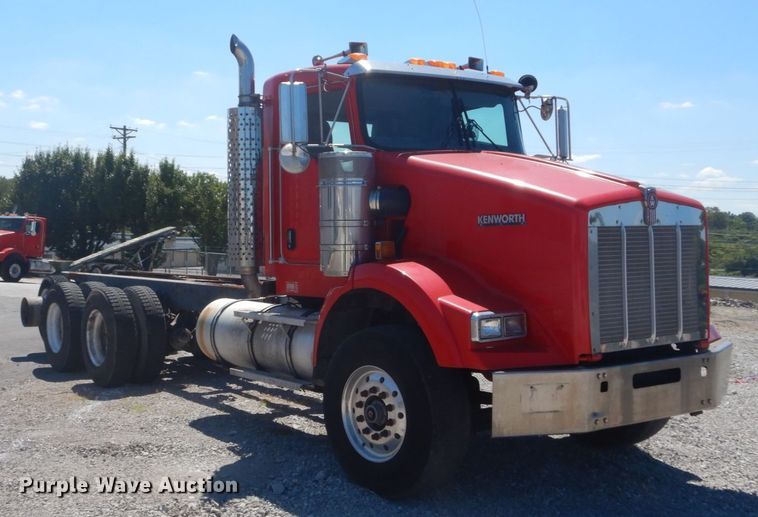 image for item GR9731 2003 Kenworth T800  truck cab and chassis