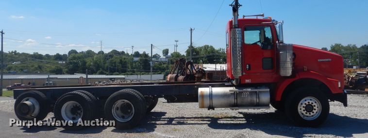 image for item GR9731 2003 Kenworth T800  truck cab and chassis