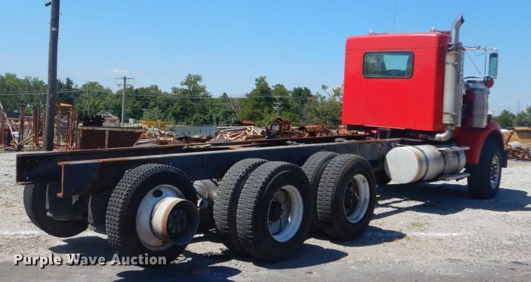 image for item GR9731 2003 Kenworth T800  truck cab and chassis