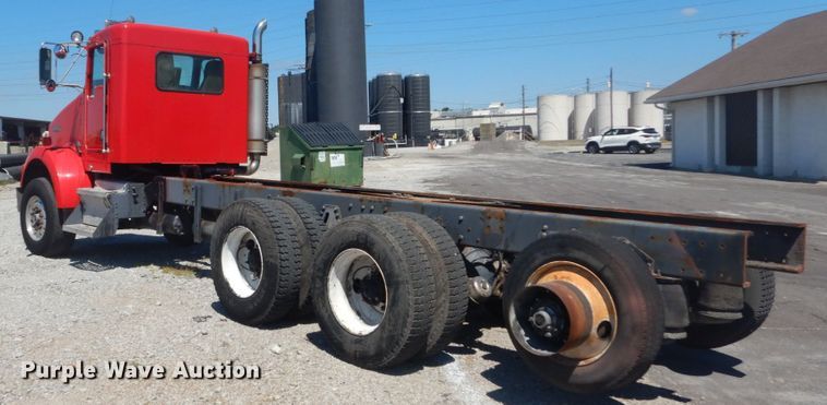 image for item GR9731 2003 Kenworth T800  truck cab and chassis