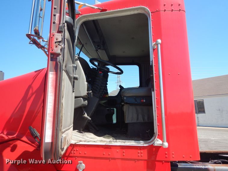 image for item GR9731 2003 Kenworth T800  truck cab and chassis