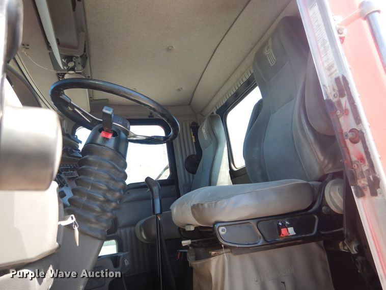 image for item GR9731 2003 Kenworth T800  truck cab and chassis